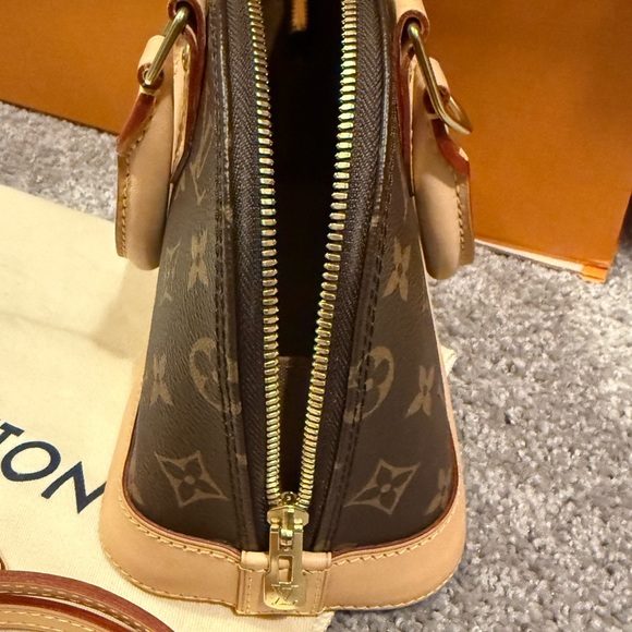 Louis Vuitton Alma BB Monogram - Picture 6 of 10